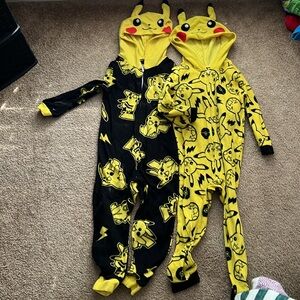 Lot of 2 hooded Pikachu onesie pajamas XS (size 5)
